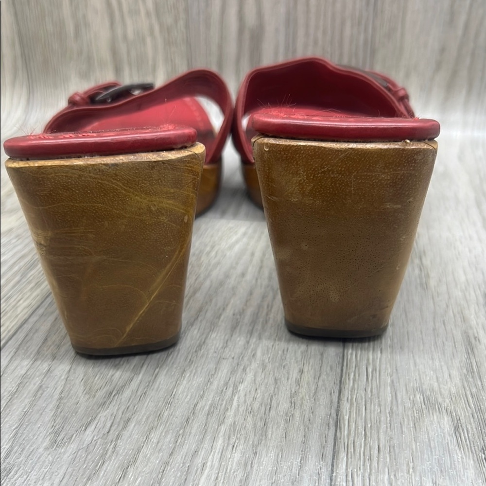 Two Lips Red Sandals - Picture 7 of 11